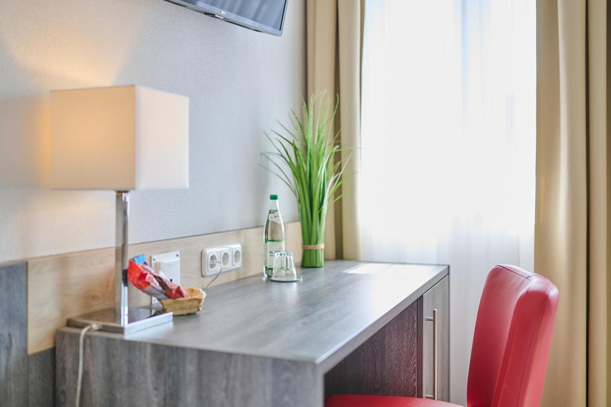 Sunny Hotel ريغينستوف المظهر الخارجي الصورة